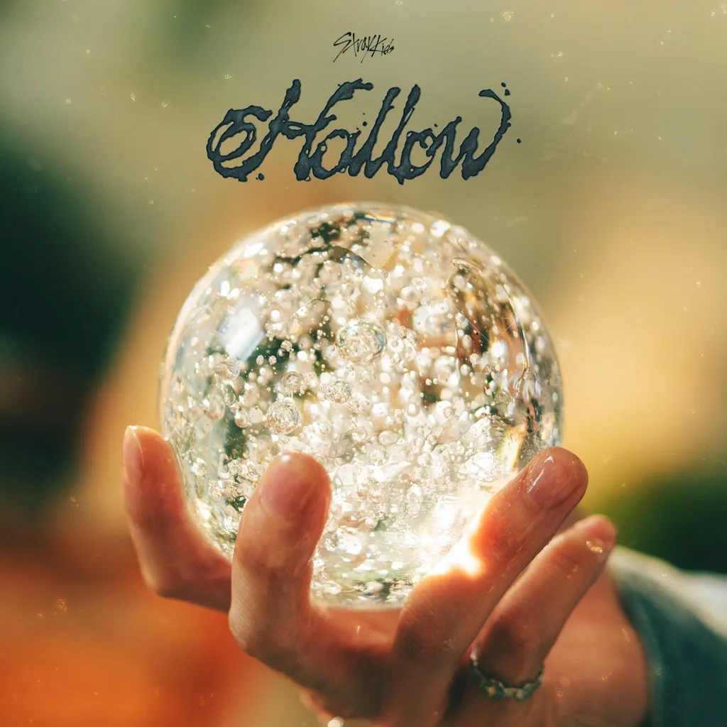 Hollow by Stray Kids cover